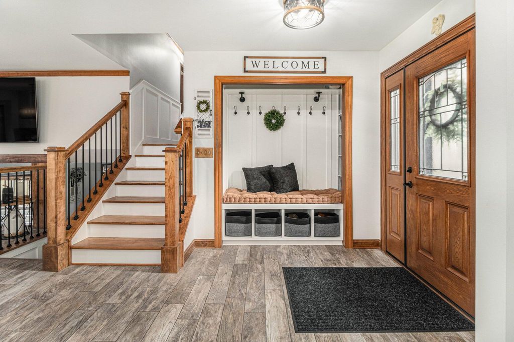 Photo of 3002 Sunrise Drive, Crown Point, IN 46307 (MLS # 835171)