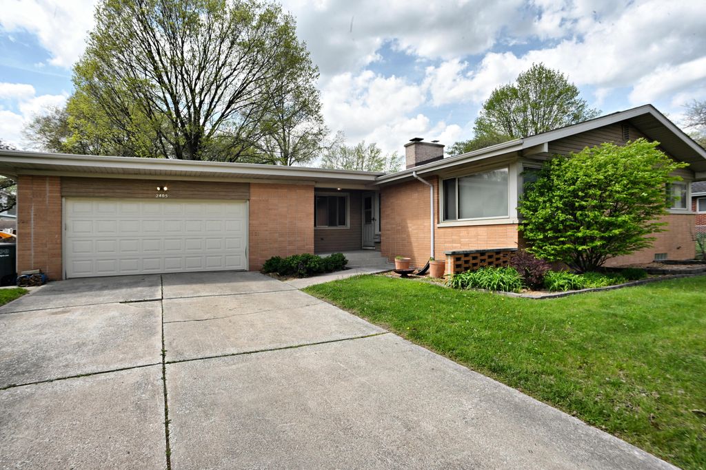 Photo of 2405 Linden Drive, Valparaiso, IN 46383 (MLS # 837749)