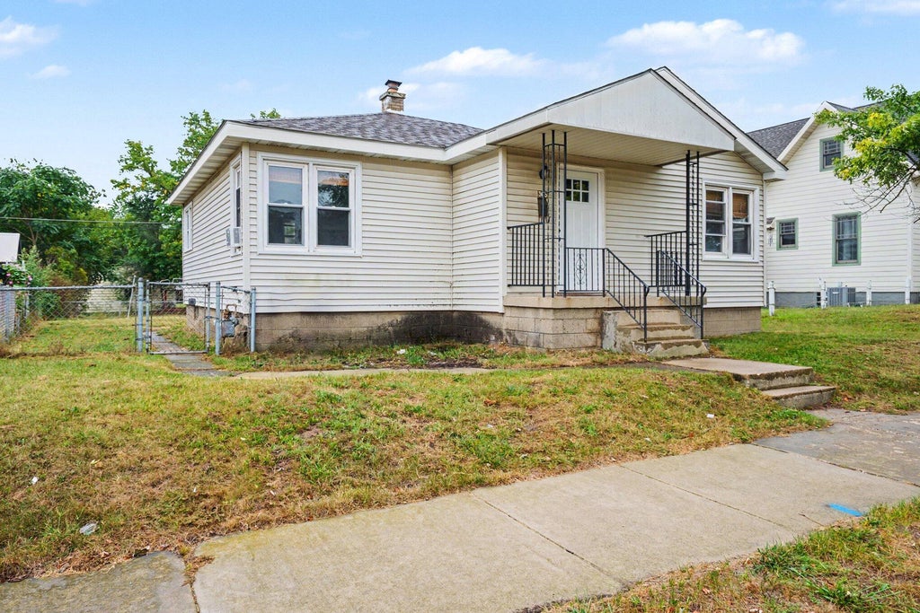 Photo of 305 Dupage Street, Michigan City, IN 46360 (MLS # 845782)