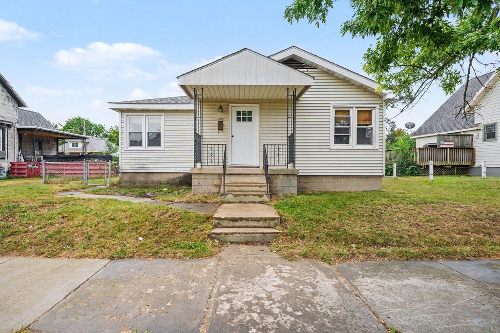 Photo of 305 Dupage Street, Michigan City, IN 46360 (MLS # 845782)
