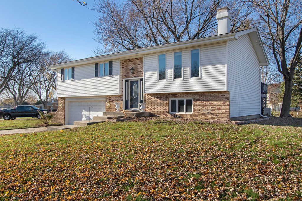 Photo of 1510 W 94th Court, Crown Point, IN 46307 (MLS # 831211)