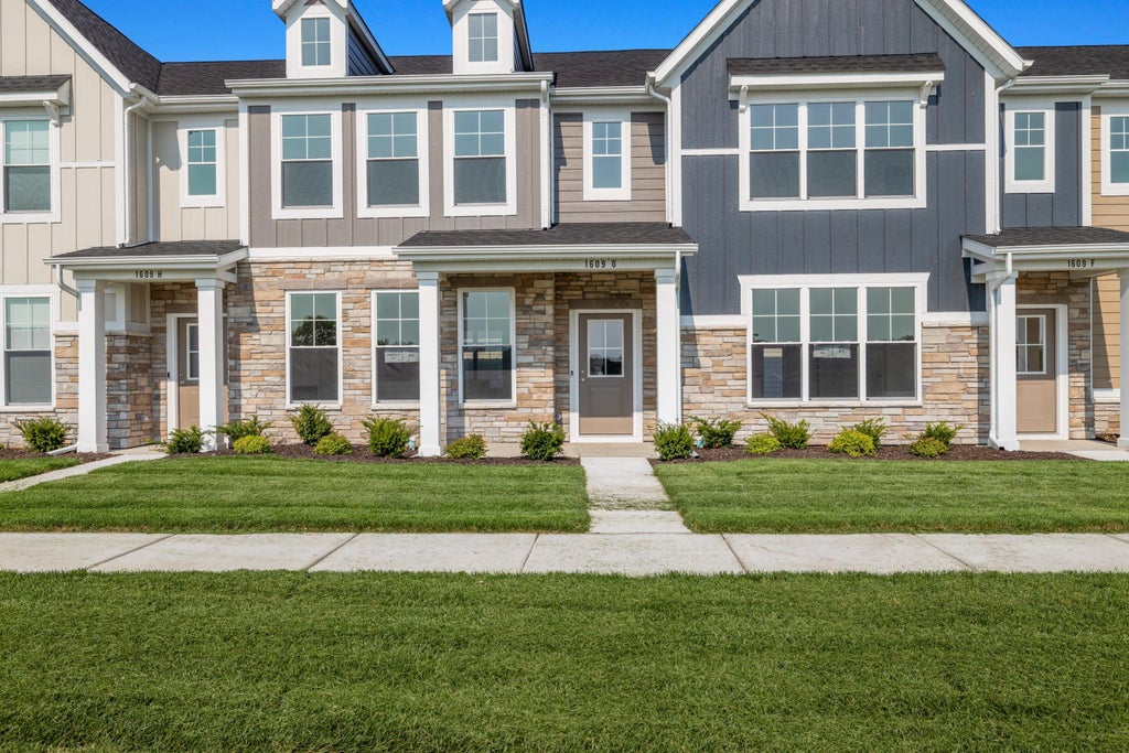 Photo of 1609 Parkside Lane #G, Dyer, IN 46311 (MLS # 844459)