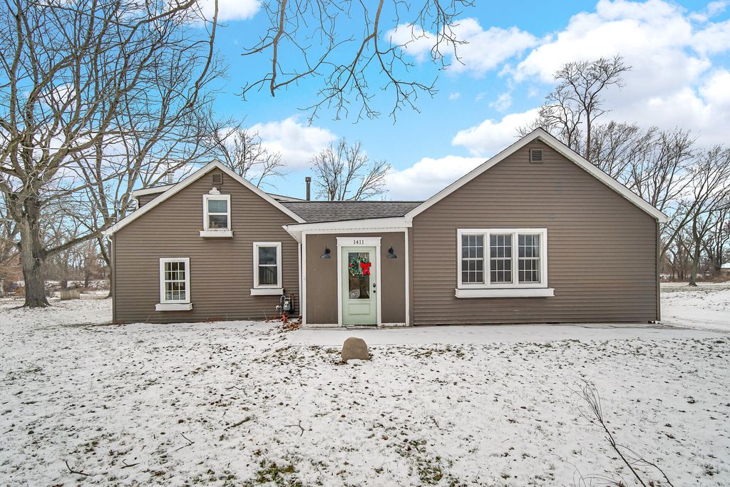 Photo of 1411 W Beam Street, Chesterton, IN 46304 (MLS # 832379)