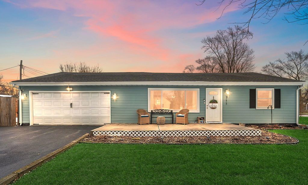 Photo of 711 Juniper Road, Valparaiso, IN 46385 (MLS # 832910)