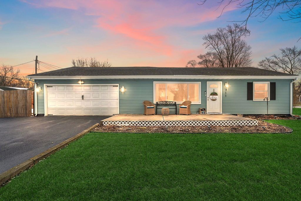 Photo of 711 Juniper Road, Valparaiso, IN 46385 (MLS # 832910)