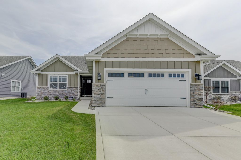 Photo of 8595 Larkspur Terrace, Saint John, IN 46373 (MLS # 837640)