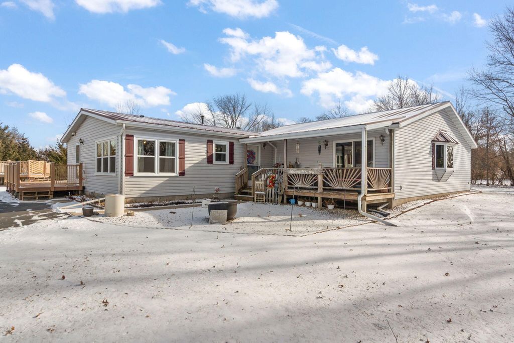 Photo of 5815 N Us Highway 231, Rensselaer, IN 47978 (MLS # 833056)