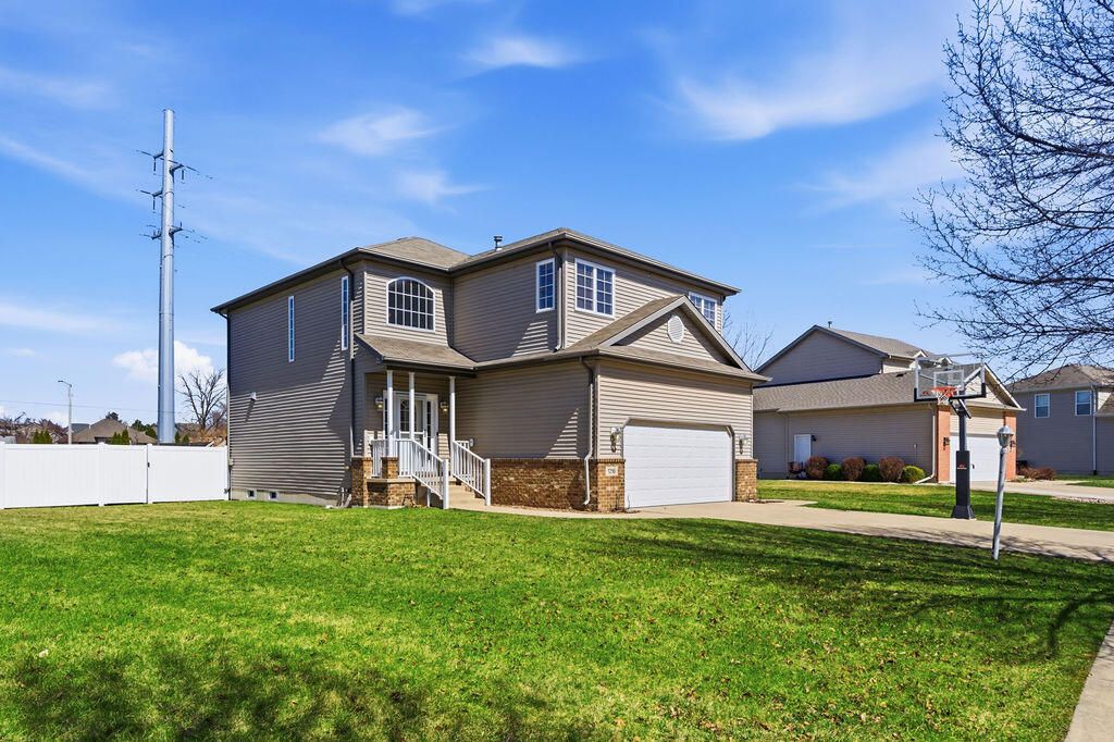 Photo of 1216 Saratoga Avenue, Schererville, IN 46375 (MLS # 836195)