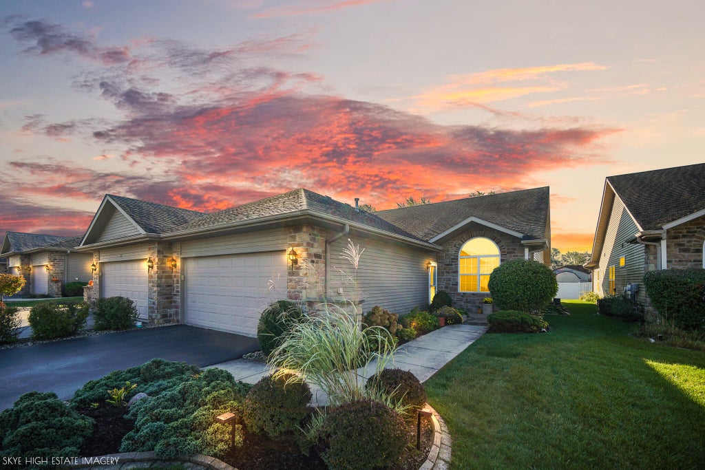 Photo of 521 Cochran Drive, Crown Point, IN 46307 (MLS # 847359)