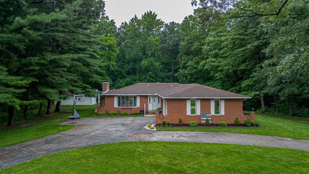 Photo of 419 E 100 S, Valparaiso, IN 46383 (MLS # 842594)