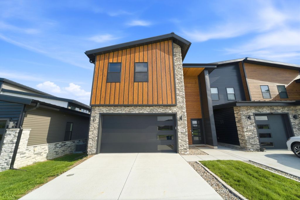 Photo of 278 Sawgrass Drive, Crown Point, IN 46307 (MLS # 837873)