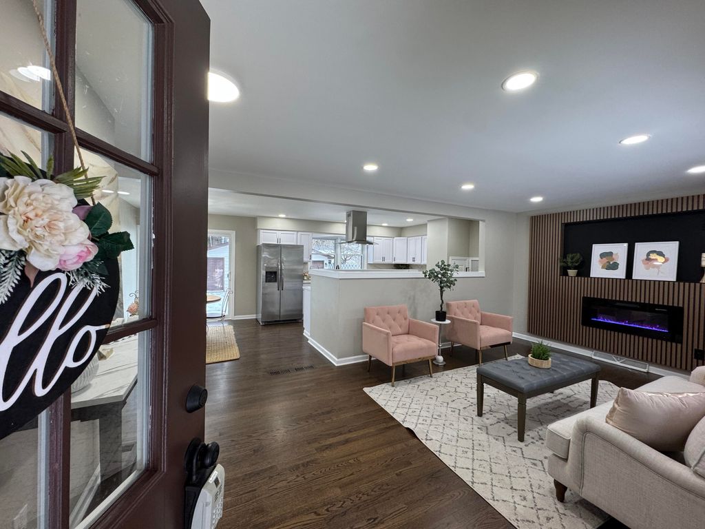 Photo of 1608 Tulip Lane, Munster, IN 46321 (MLS # 832983)