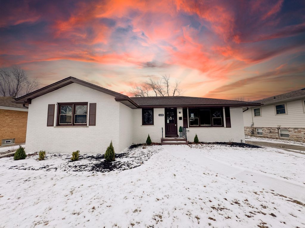 Photo of 1608 Tulip Lane, Munster, IN 46321 (MLS # 832983)