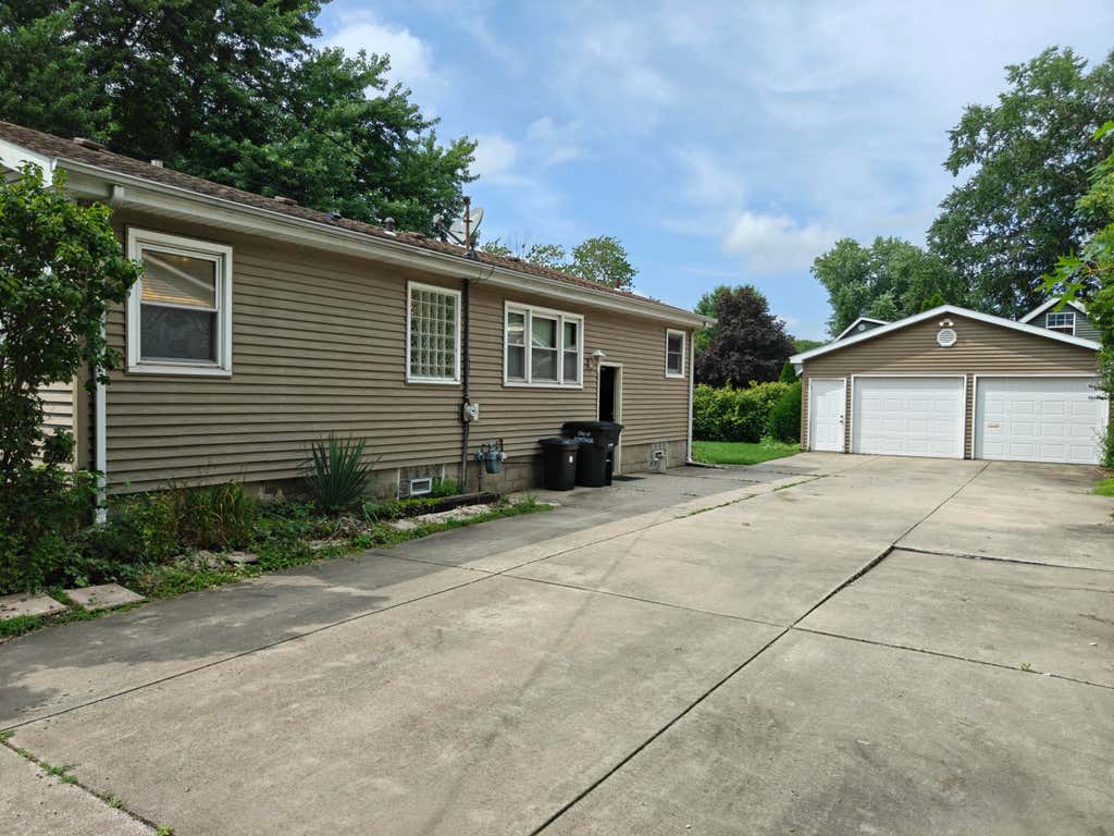 Photo of 2805 N County Line Road, Portage, IN 46368 (MLS # 843546)