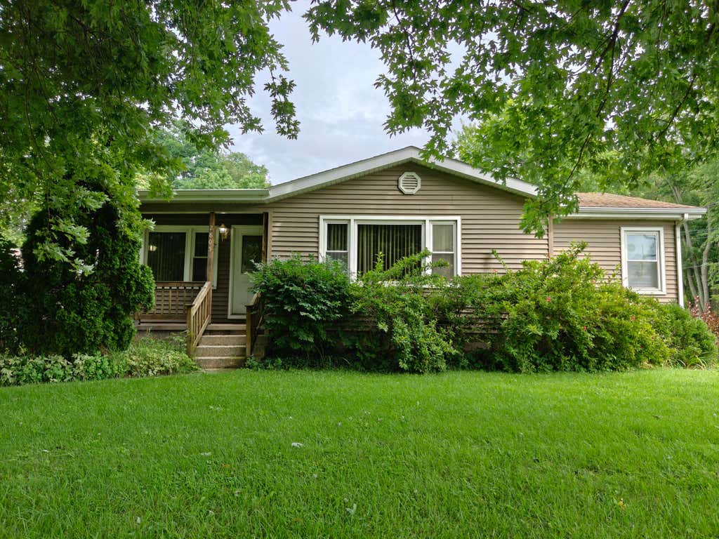 Photo of 2805 N County Line Road, Portage, IN 46368 (MLS # 843546)