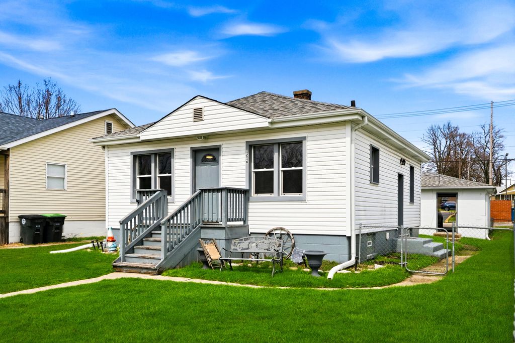 Photo of 1216 W 37th Place, Hobart, IN 46342 (MLS # 836521)