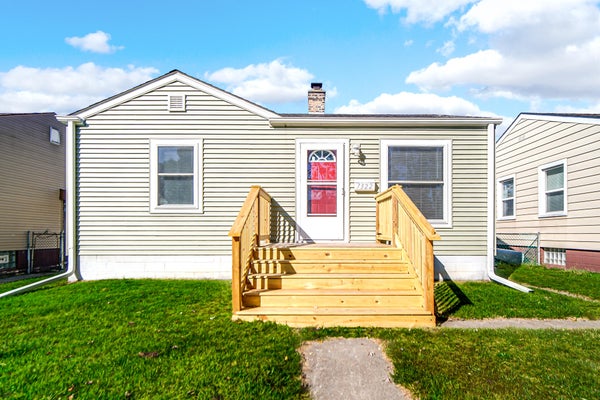 7322 JARNECKE AVE, HAMMOND, IN 46324 - Image b3d5cfed1bd2e8db708d13397b6a6eb9/3219717924