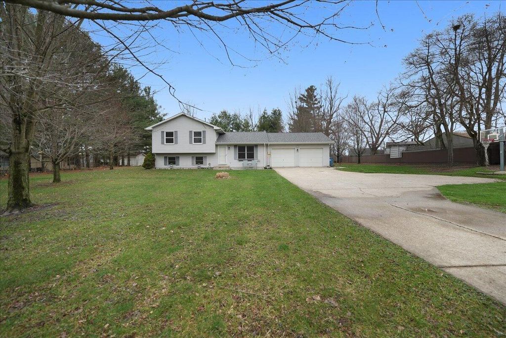 Photo of 84 S 275 W, Valparaiso, IN 46385 (MLS # 838608)