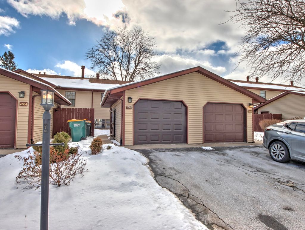 Photo of 2302 Yorktowne Drive, Valparaiso, IN 46383 (MLS # 833765)