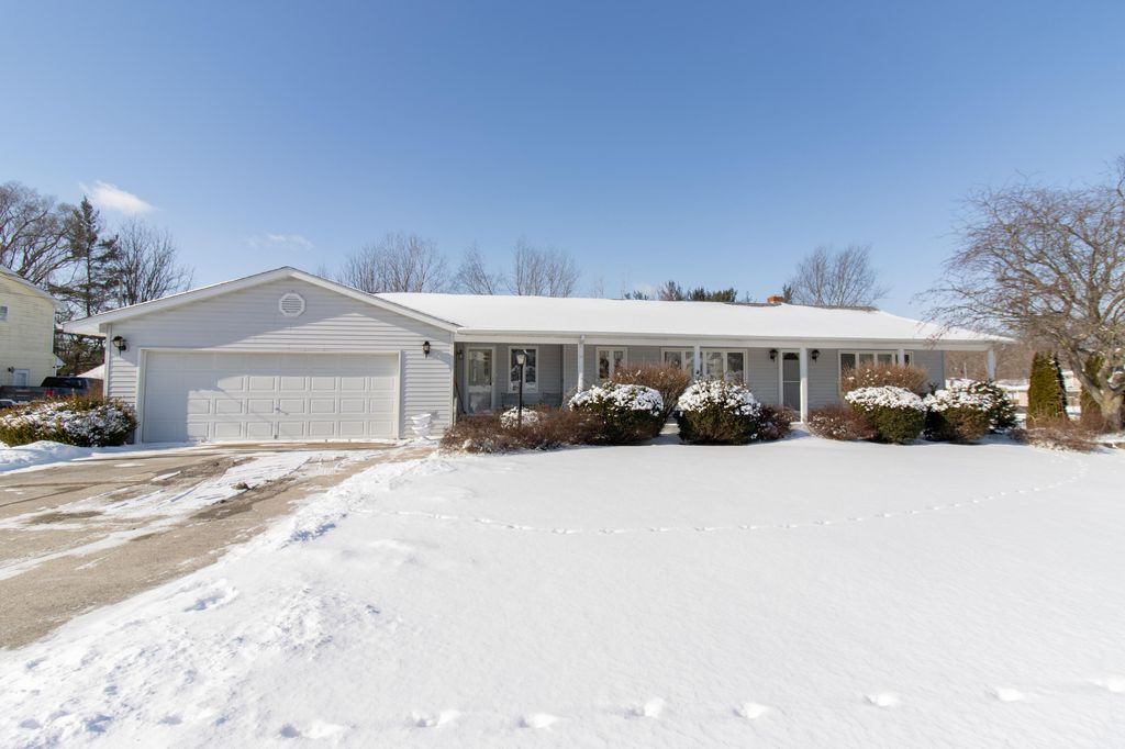 Photo of 418 Joe Martin Road, Lowell, IN 46356 (MLS # 833426)