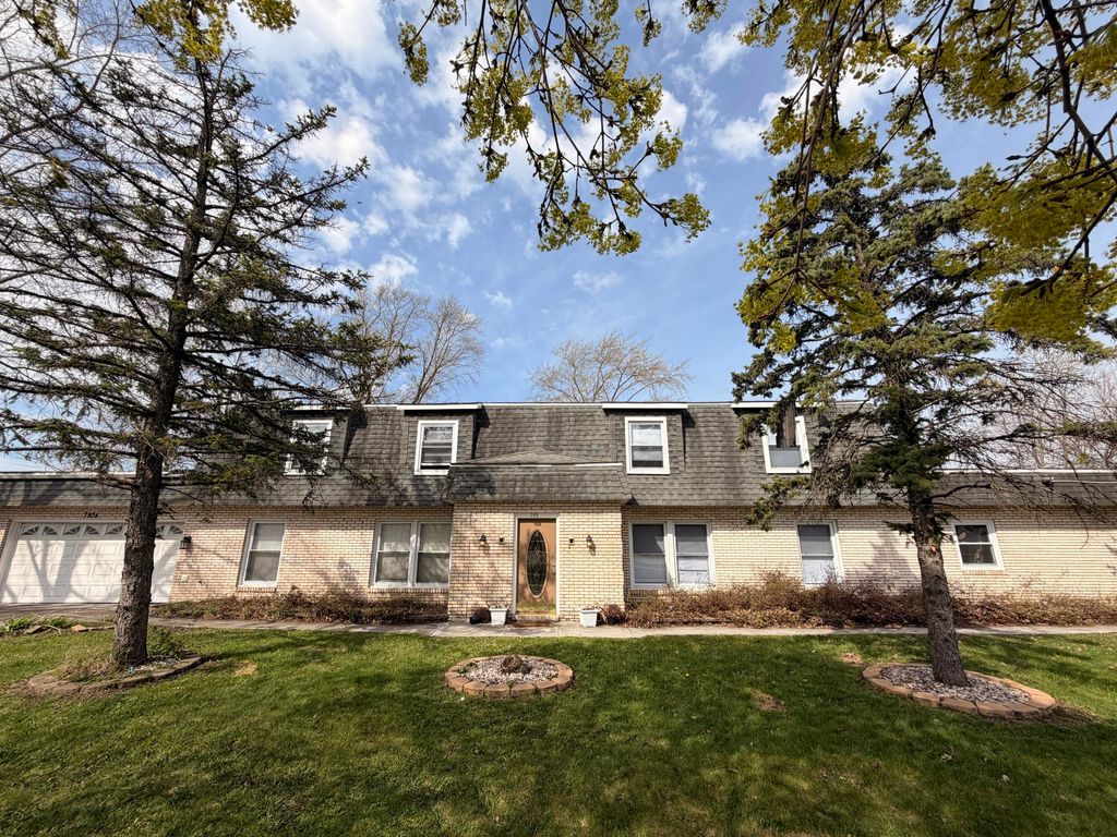 Photo of 7932-7934 Whitcomb Street, Merrillville, IN 46410 (MLS # 836957)