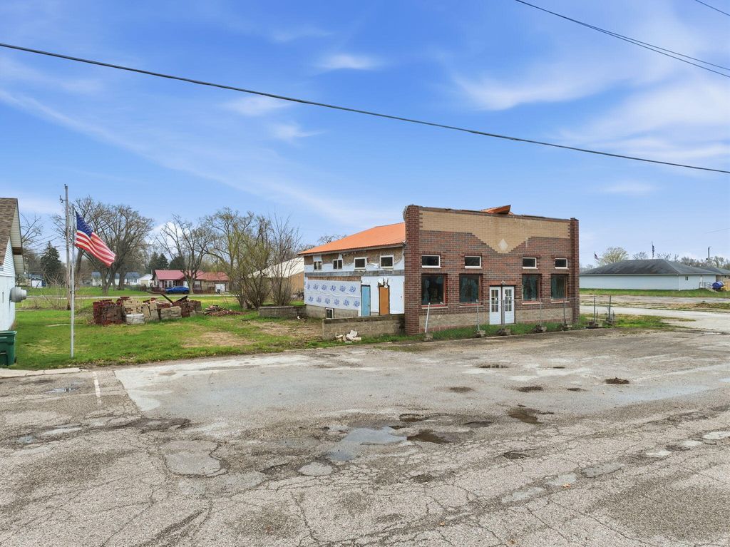 Photo of 1605 N Park, La Porte, IN 46350 (MLS # 836941)