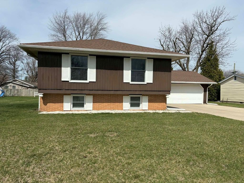 Photo of 716 E Stewart Drive, Rensselaer, IN 47978 (MLS # 835794)