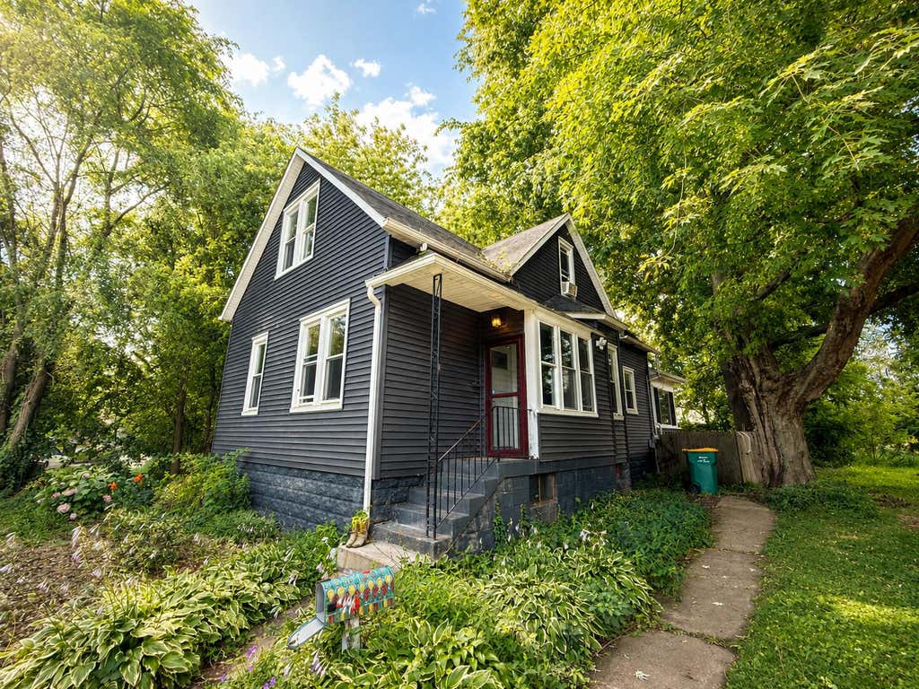 Photo of 6101 E 6th Place, Gary, IN 46403 (MLS # 842708)