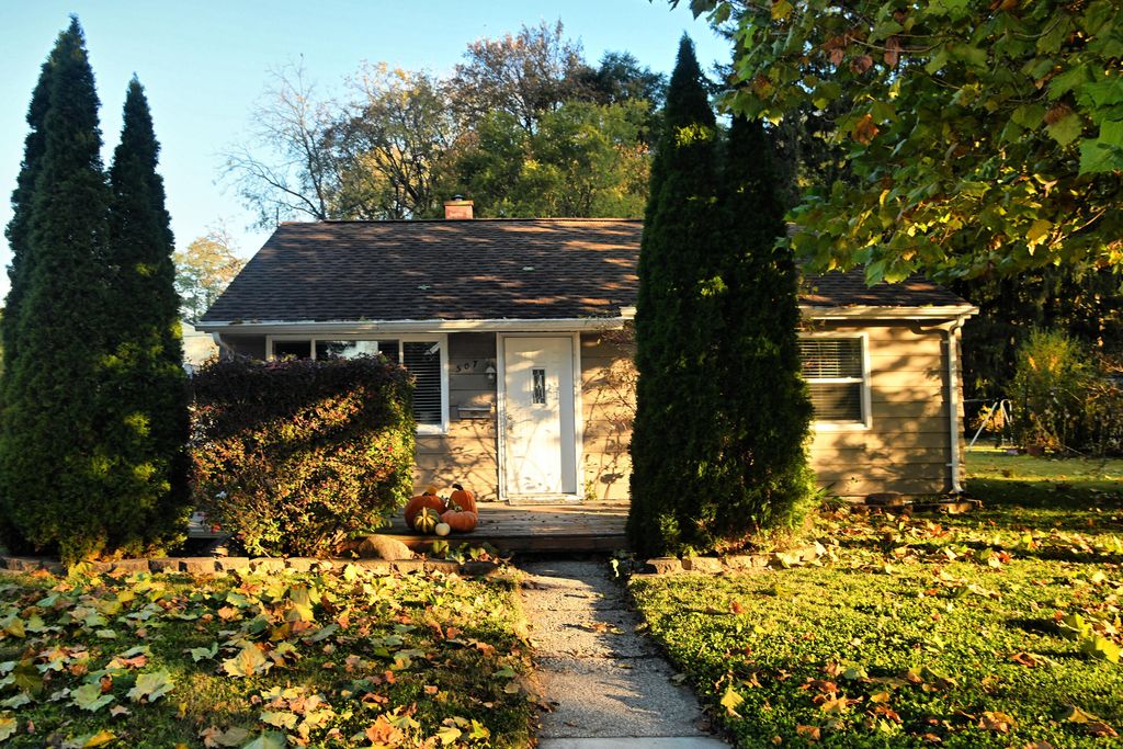 Photo of 507 E Indiana Avenue, Chesterton, IN 46304 (MLS # 830542)