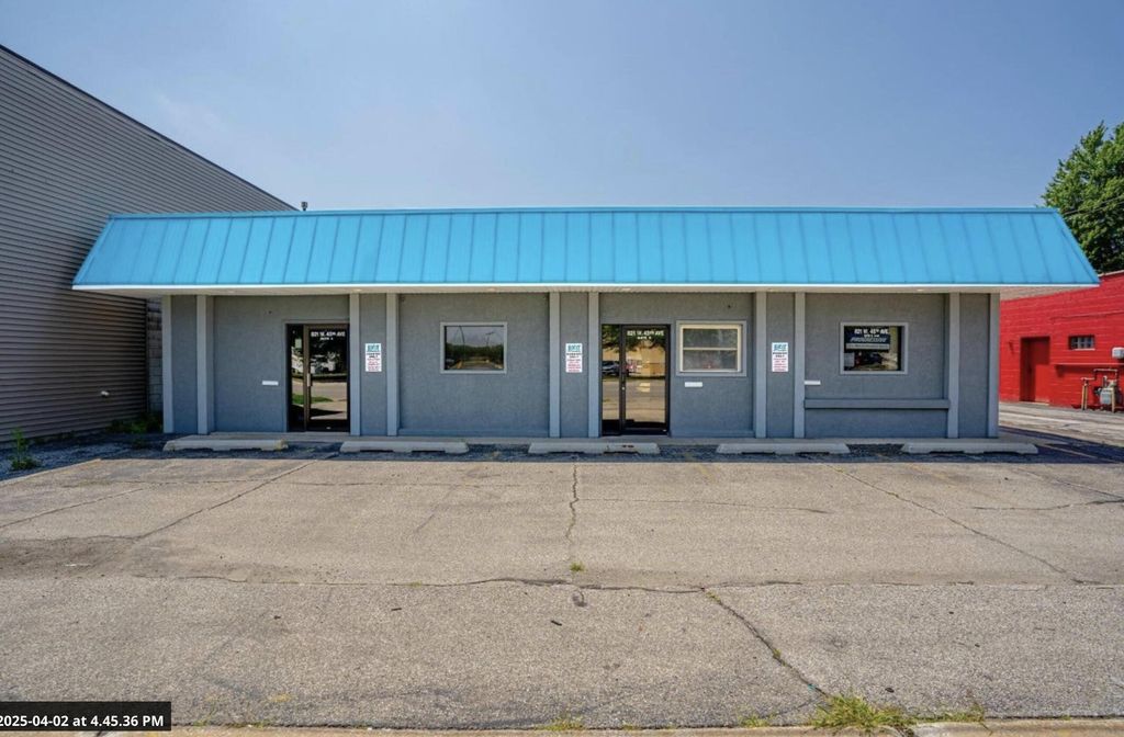 Photo of 821 W Glen Park Avenue, Griffith, IN 46319 (MLS # 833461)