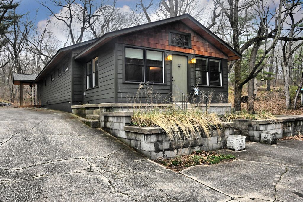 Photo of 37 S Lake Shore County Road, Beverly Shores, IN 46301 (MLS # 837055)