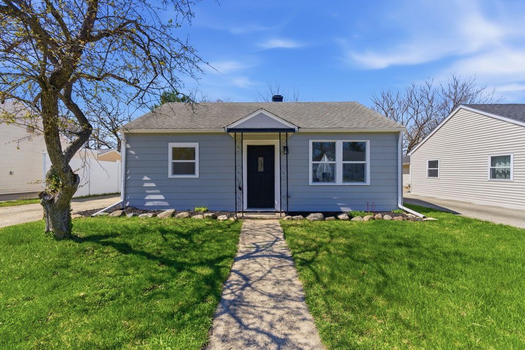 Photo of 207 Harrington Avenue, Crown Point, IN 46307 (MLS # 838861)