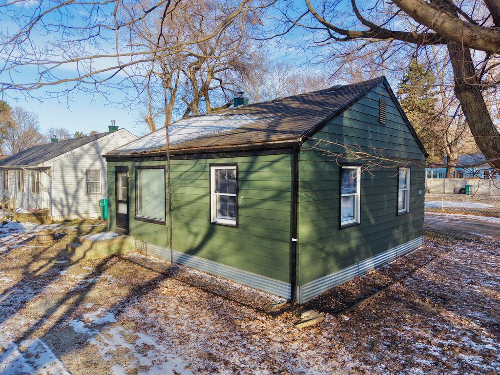 Photo of 826 Kingsporte Avenue, La Porte, IN 46350 (MLS # 832071)