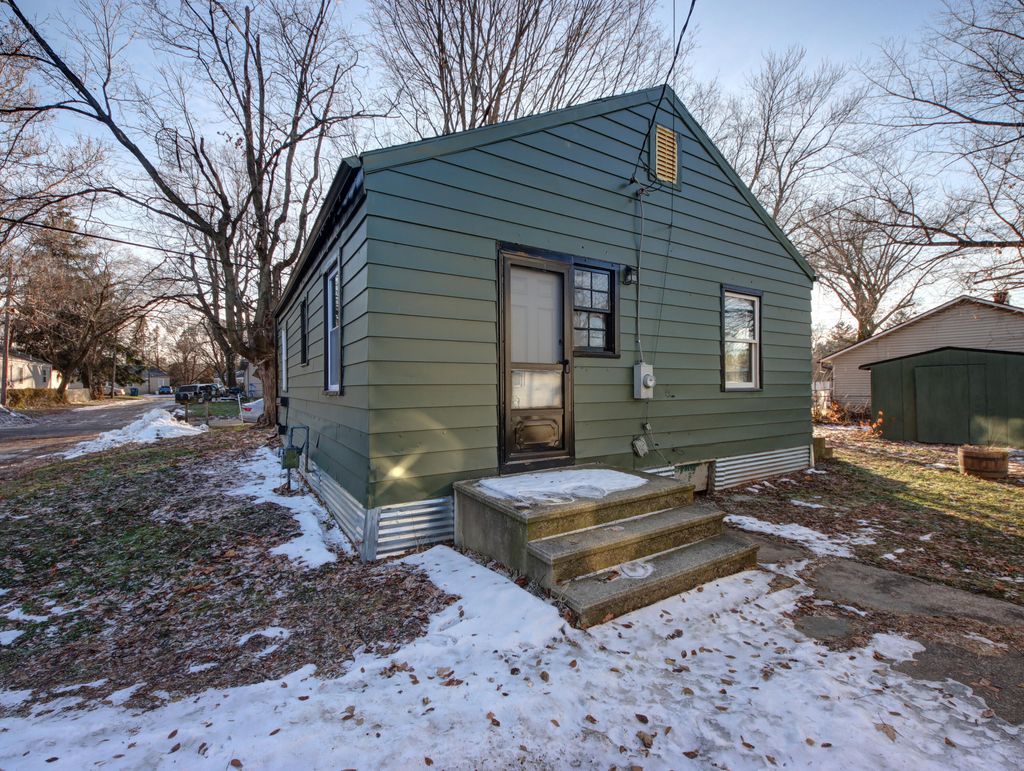 Photo of 826 Kingsporte Avenue, La Porte, IN 46350 (MLS # 832071)