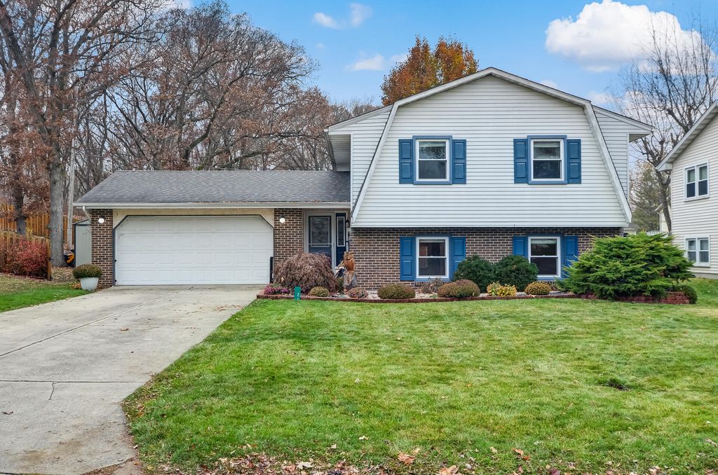 Photo of 21 Marvin Gardens Avenue, Hebron, IN 46341 (MLS # 831128)