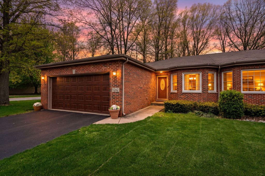 Photo of 1242 Griffin Lake Avenue, Chesterton, IN 46304 (MLS # 837883)