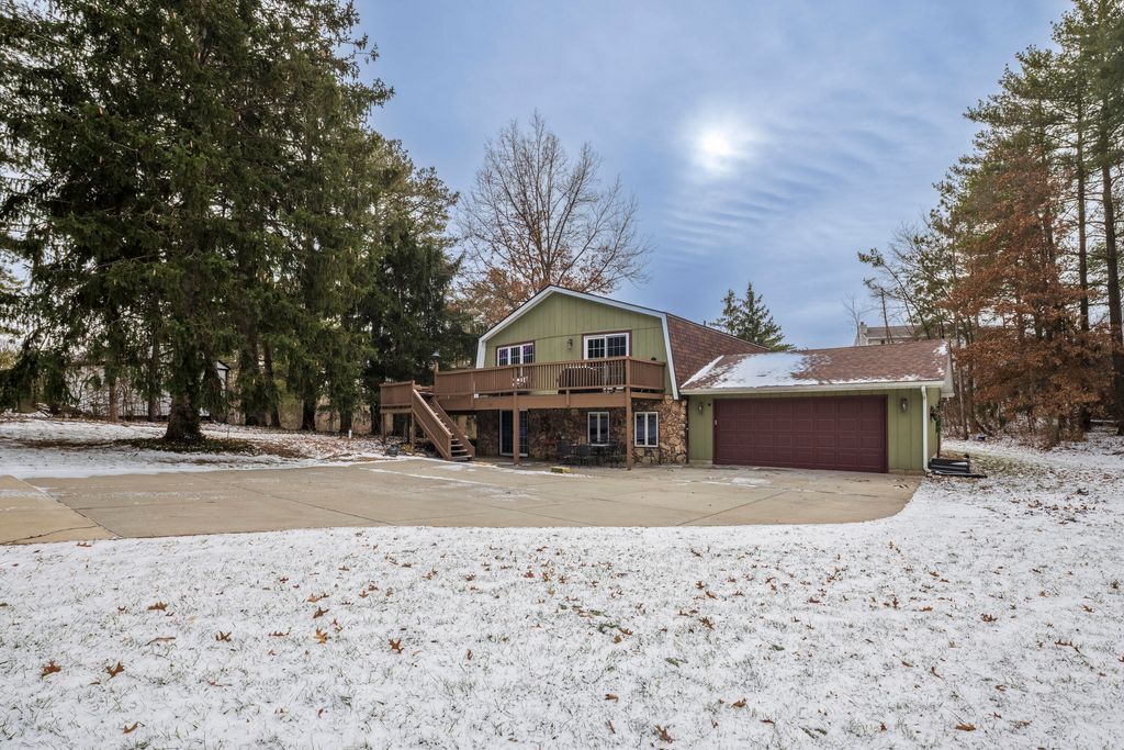 Photo of 1051 W 129th Avenue, Crown Point, IN 46307 (MLS # 832250)
