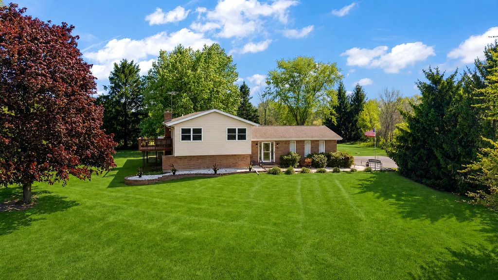 Photo of 120 W 850 N, Valparaiso, IN 46385 (MLS # 839215)