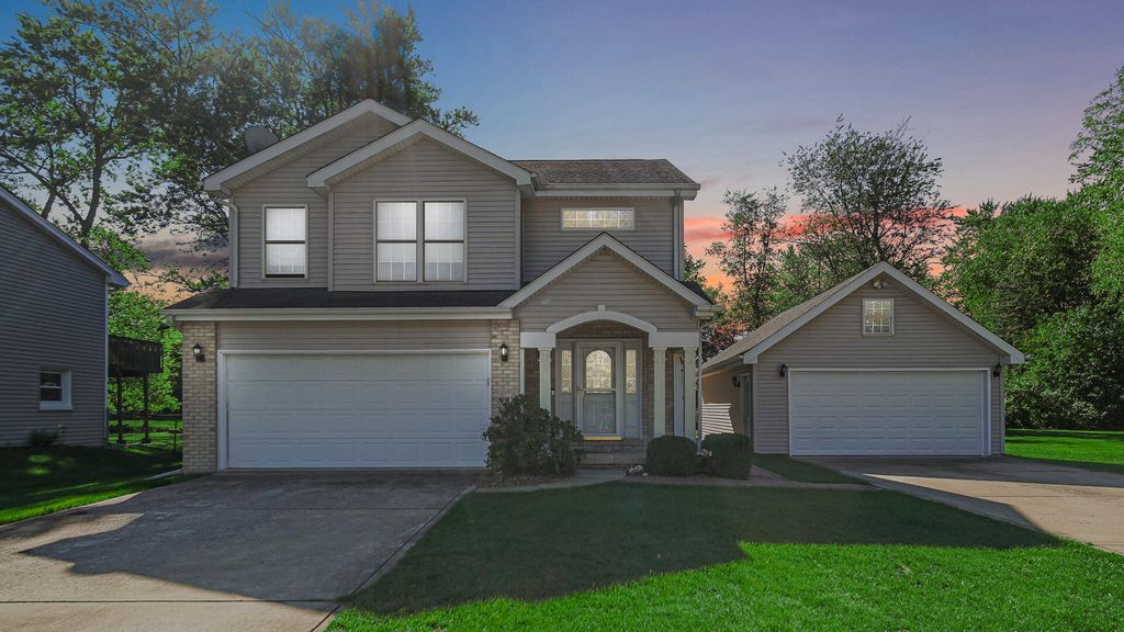 Photo of 101 E 13th Place, Hobart, IN 46342 (MLS # 829322)