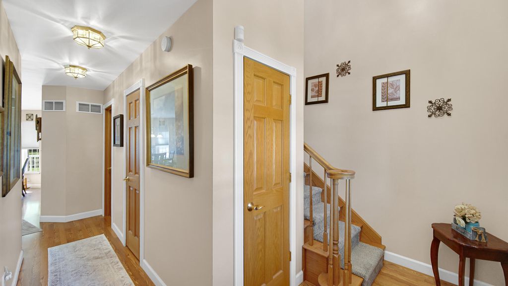 Photo of 101 E 13th Place, Hobart, IN 46342 (MLS # 829322)