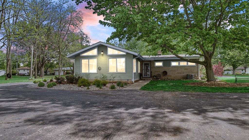 Photo of 1252 Rigg Road, Valparaiso, IN 46383 (MLS # 838267)