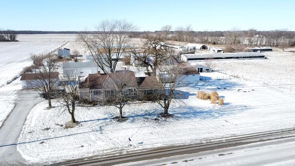 Photo of 9844 N Us Highway 231, DeMotte, IN 46310 (MLS # 832894)