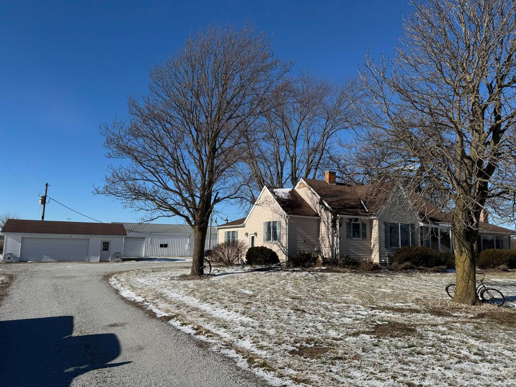 Photo of 9844 N Us Highway 231, DeMotte, IN 46310 (MLS # 832894)