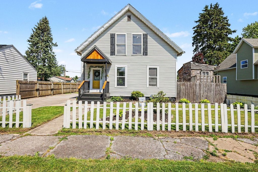 Photo of 315 Oberreich Street, La Porte, IN 46350 (MLS # 839902)