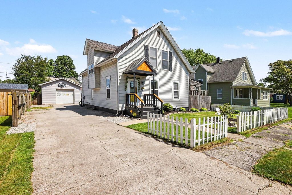Photo of 315 Oberreich Street, La Porte, IN 46350 (MLS # 839902)