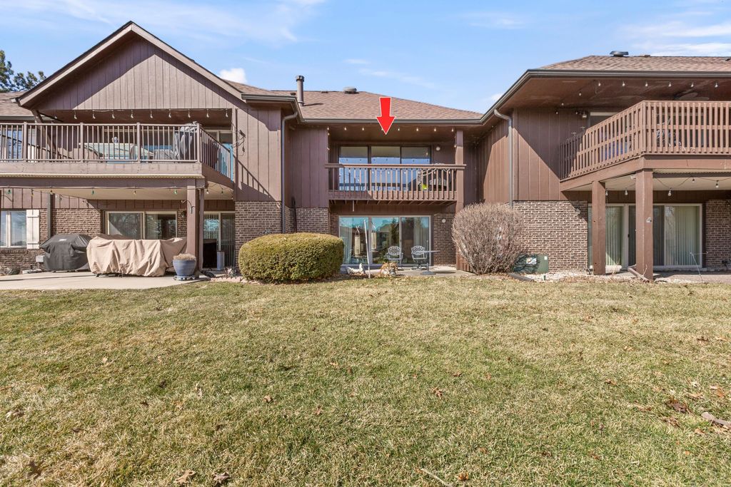 Photo of 2513 E Lakeshore Drive #7, Crown Point, IN 46307 (MLS # 834837)