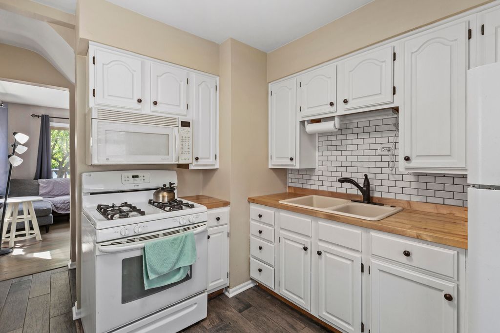 Photo of 7405 Howard Avenue, Hammond, IN 46324 (MLS # 837976)