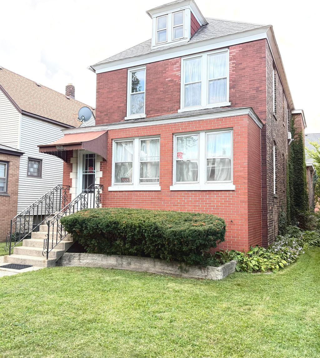 Photo of 1704 Central Avenue, Whiting, IN 46394 (MLS # 833322)