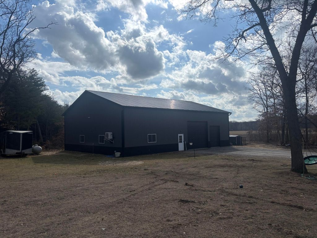 Photo of 1683 E 900 N, Lake Village, IN 46349 (MLS # 835040)