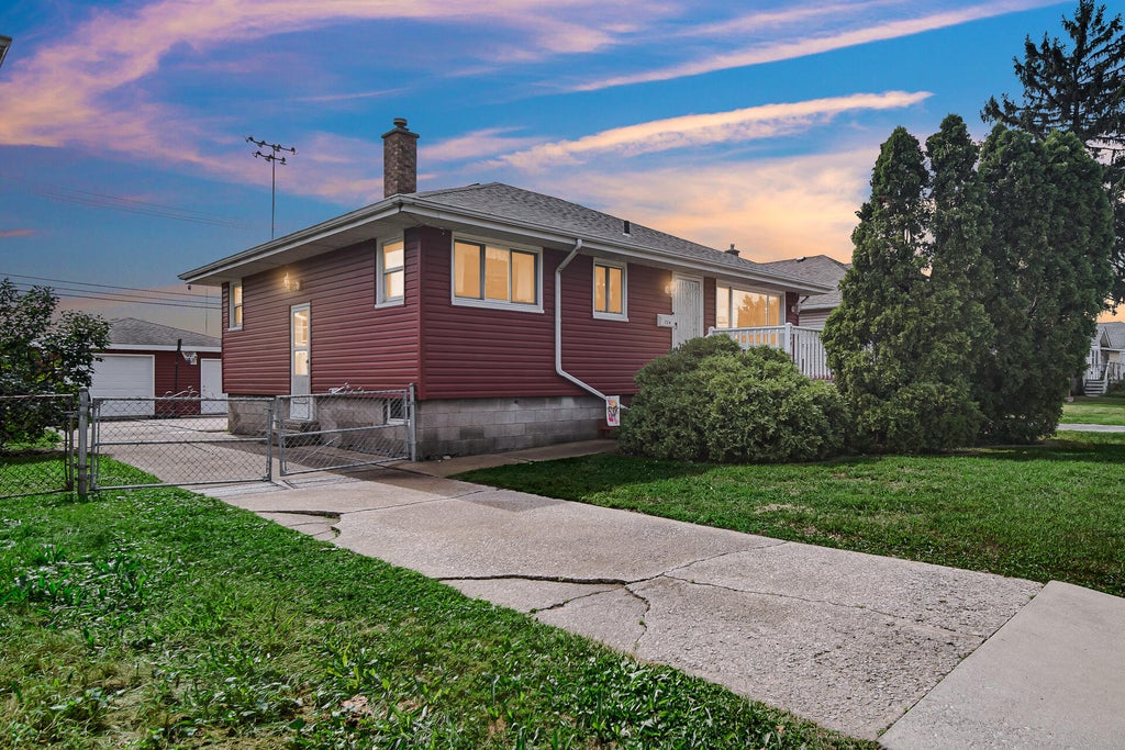 Photo of 724 169th Street, Hammond, IN 46324 (MLS # 845565)